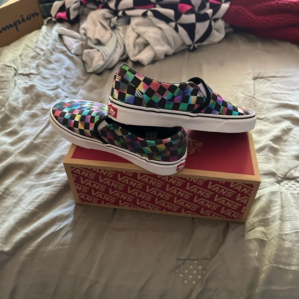 Vans - Picture 2 of 4